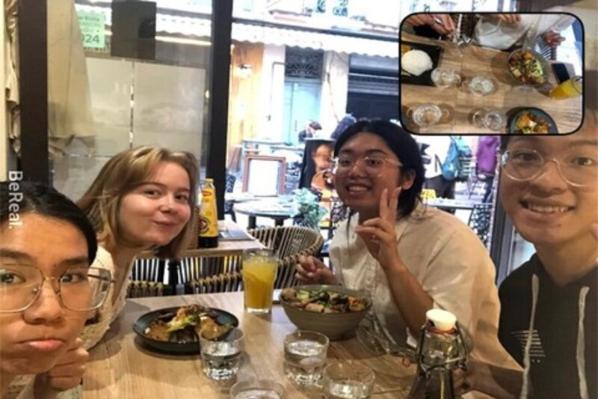 Group of students eating dinner in Toulouse on study abroad