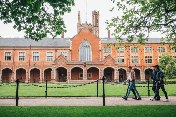 Students walking through quad, Lanyon