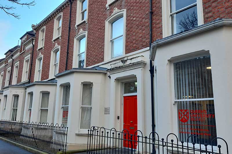 bay-window-houses-one-with-red-door