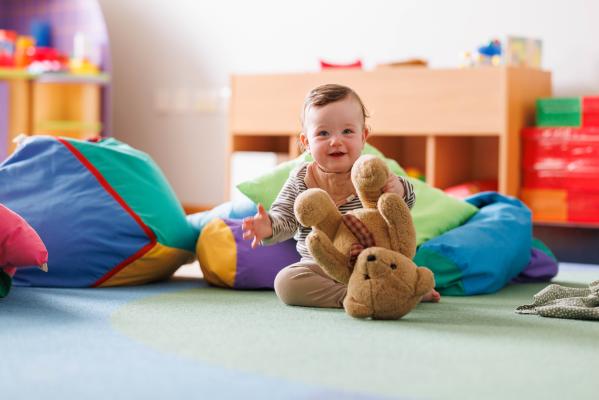 Child sitting with a teddy