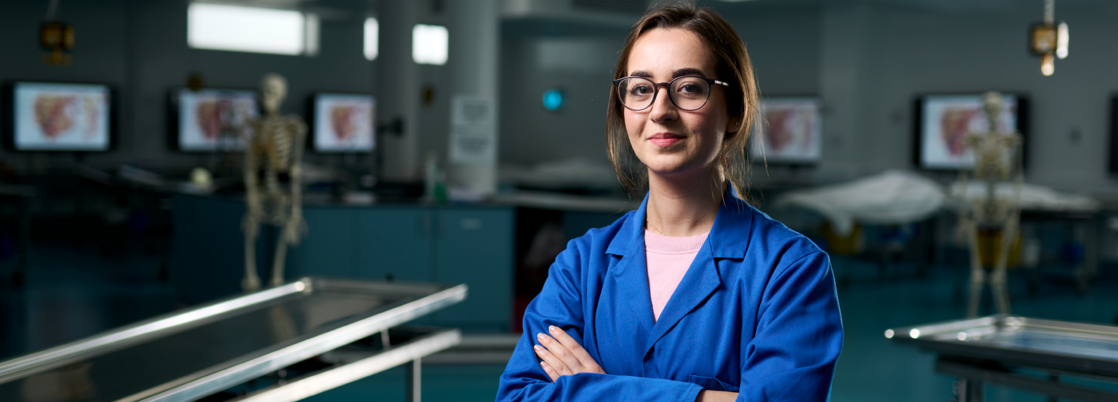 A QUB Biomedical Sciences student in a lab setting